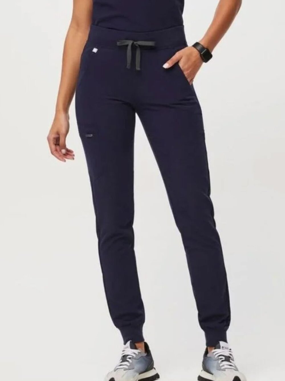 Figs Women's Zamora Jogger Scrub Pants in Navy Blue Size Medium Petite